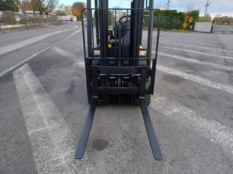 Carrello elevatore frontale a 3 ruote Yale ERP16VTMWB
