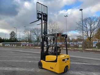 Carrello elevatore frontale a 3 ruote Yale ERP16VTMWB