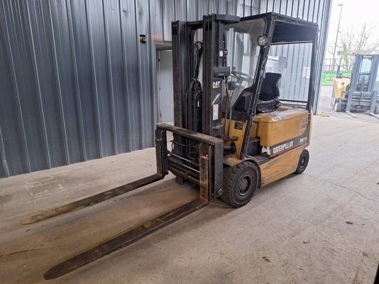 Carrello elevatore frontale a 4 ruote Caterpillar EP25K-PAC - 1