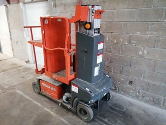 Navicella a gruppo di sollevamento verticale JLG TOUCAN DUO