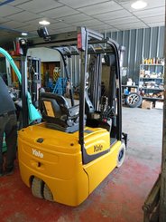 Carrello elevatore frontale a 3 ruote Yale ERP15VTSWB