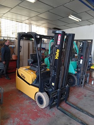Carrello elevatore frontale a 3 ruote Yale ERP15VTSWB - 1