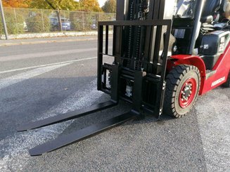 Carrello elevatore frontale a 4 ruote Hangcha XF25G