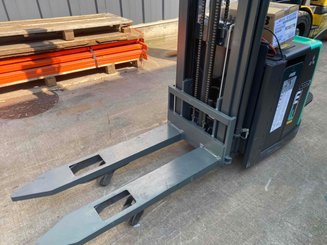 Stoccatori con piattaforma Mitsubishi SBV12P