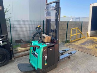 Stoccatori con piattaforma Mitsubishi SBV12P