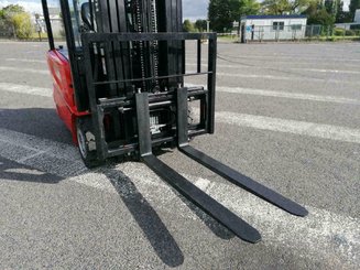 Carrello elevatore frontale a 3 ruote Hangcha A3W15 - 18