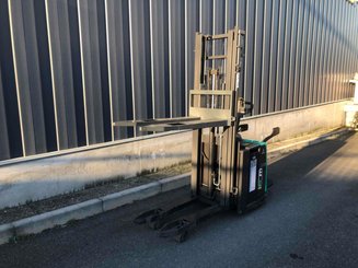 Stoccatori con piattaforma Mitsubishi SBV12P