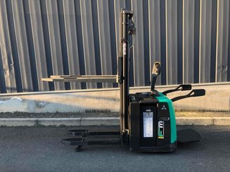 Stoccatori con piattaforma Mitsubishi SBV12P