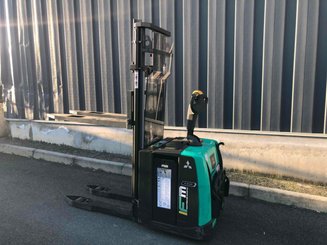 Stoccatori con piattaforma Mitsubishi SBV12P