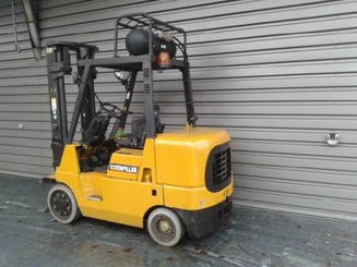 Carrello elevatore frontale a 4 ruote Caterpillar GC40K - 1
