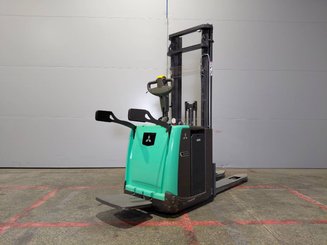 Stoccatori con piattaforma Mitsubishi SBV12P