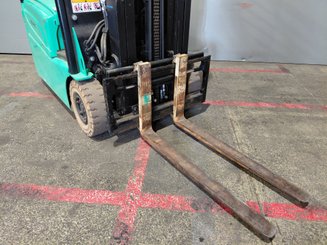 Carrello elevatore frontale a 3 ruote Yale ERP15VTSWB - 7