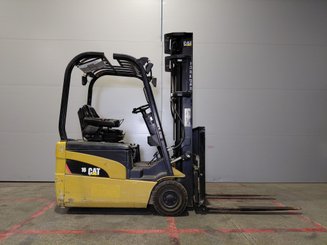 Carrello elevatore frontale a 3 ruote Caterpillar EP16NT