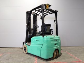 Carrello elevatore frontale a 3 ruote Yale ERP15VTSWB - 2