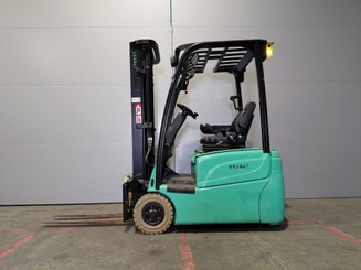 Carrello elevatore frontale a 3 ruote Yale ERP15VTSWB - 4