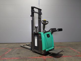 Stoccatori con piattaforma Mitsubishi SBV12P