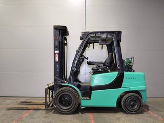 Carrello elevatore frontale a 4 ruote Yale GLP35