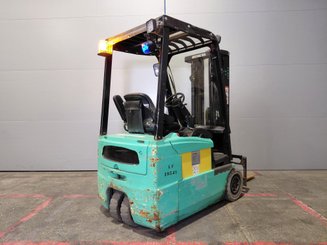 Carrello elevatore frontale a 3 ruote Yale ERP16 ATF