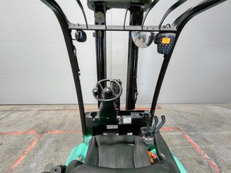 Carrello elevatore frontale a 3 ruote Yale ERP16VTLWB - 7