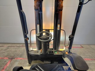 Carrello elevatore frontale a 4 ruote Crown SCF6040-18 - 7