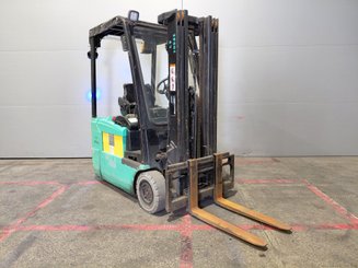 Carrello elevatore frontale a 3 ruote Yale ERP16 ATF