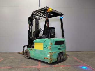 Carrello elevatore frontale a 3 ruote Yale ERP16 ATF
