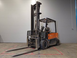 Carrello elevatore frontale a 4 ruote Doosan B50X-7