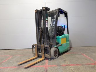 Carrello elevatore frontale a 3 ruote Yale ERP16 ATF