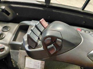 Carrello elevatore frontale a 4 ruote Caterpillar EP30CN
