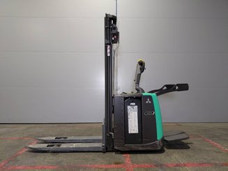 Stoccatori con piattaforma Mitsubishi SBV12P