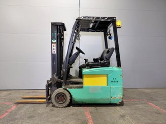 Carrello elevatore frontale a 3 ruote Yale ERP16 ATF