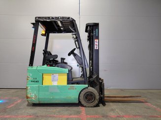 Carrello elevatore frontale a 3 ruote Yale ERP16 ATF