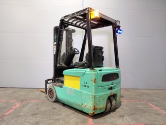 Carrello elevatore frontale a 3 ruote Yale ERP16 ATF