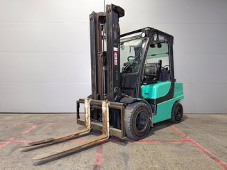 Carrello elevatore frontale a 4 ruote Yale GLP35