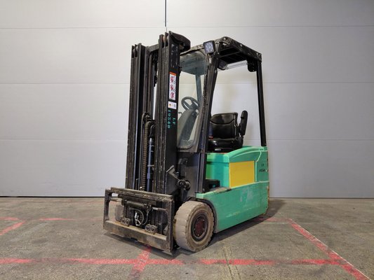 Carrello elevatore frontale a 3 ruote Yale ERP16 ATF - 1