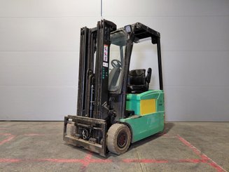 Carrello elevatore frontale a 3 ruote Yale ERP16 ATF - 1