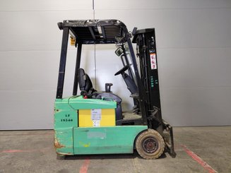 Carrello elevatore frontale a 3 ruote Yale ERP16 ATF - 5