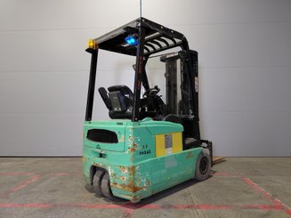 Carrello elevatore frontale a 3 ruote Yale ERP16 ATF