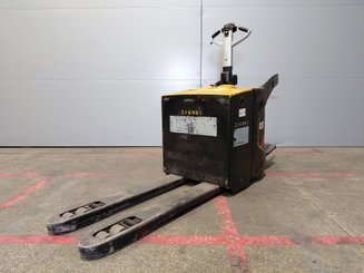 Transpallet con pedana Caterpillar NPV20N2