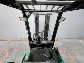 Carrello elevatore frontale a 3 ruote Yale ERP16 ATF