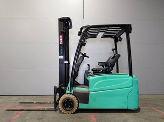 Carrello elevatore frontale a 3 ruote Yale ERP16VTLWB - 4