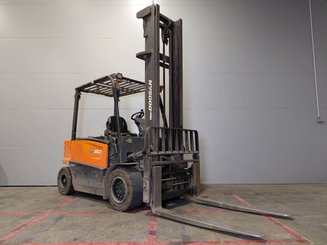 Carrello elevatore frontale a 4 ruote Doosan B50X-7