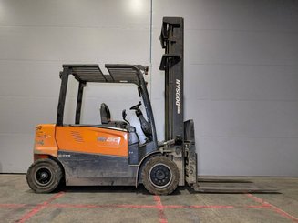 Carrello elevatore frontale a 4 ruote Doosan B50X-7