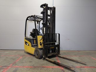 Carrello elevatore frontale a 3 ruote Caterpillar EP16NT - 1