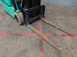 Carrello elevatore frontale a 3 ruote Yale ERP16VTLWB - 6