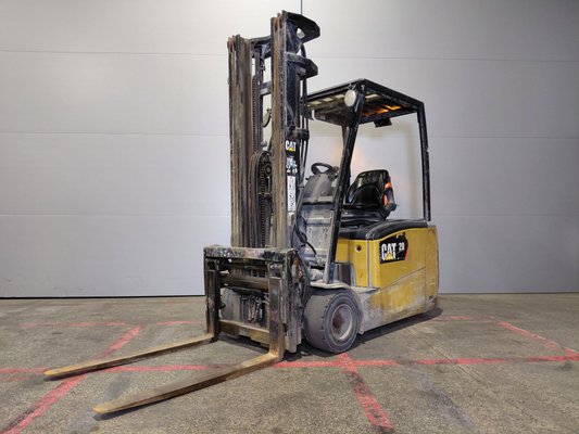 Carrello elevatore frontale a 3 ruote Caterpillar EP20PNT - 1