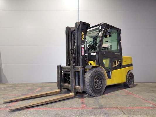 Carrello elevatore frontale a 4 ruote Yale GDP50 - 1