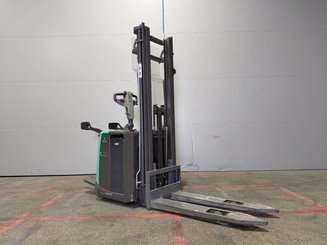 Stoccatori con piattaforma Mitsubishi SBV12P