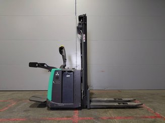 Stoccatori con piattaforma Mitsubishi SBV12P