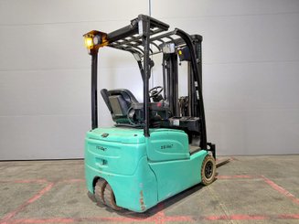 Carrello elevatore frontale a 3 ruote Yale ERP15VTSWB - 3